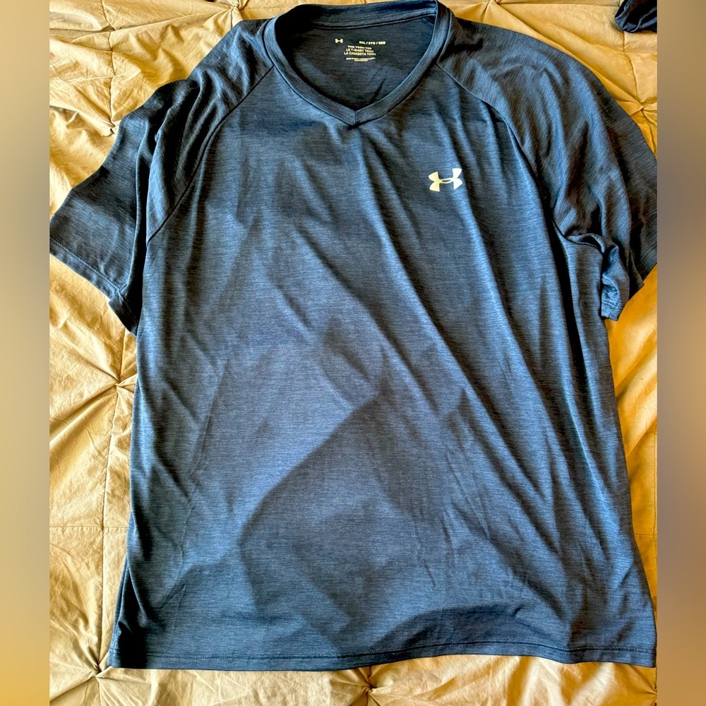 BUNDLE: 2 Like New Men’s Under Armour Tech V-Neck Navy & Black T-Shirts Size:XXL